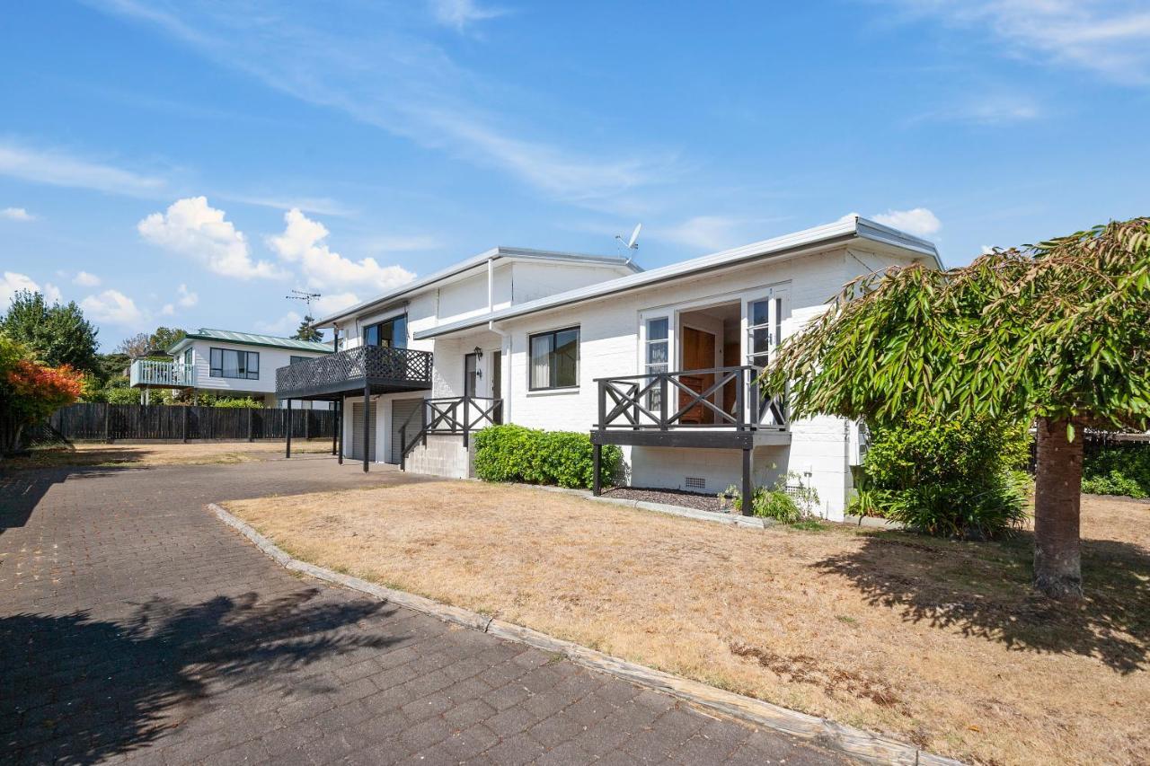 Lake Vista At Two Mile Bay- Taupo Central Home 외부 사진