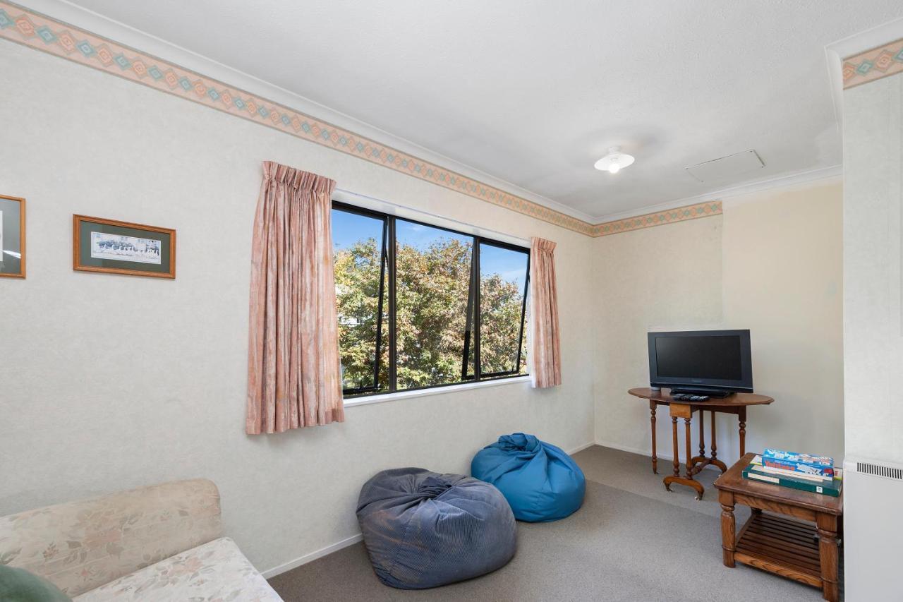 Lake Vista At Two Mile Bay- Taupo Central Home 외부 사진